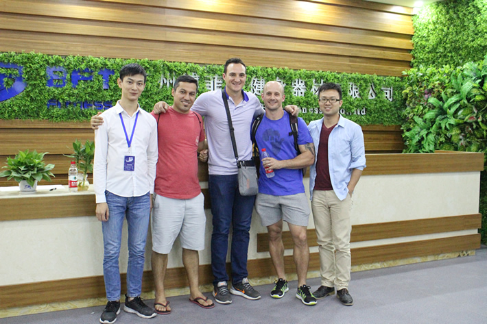 南非客户来中国采购桃子视频官网版在线播放品牌桃子AV网站